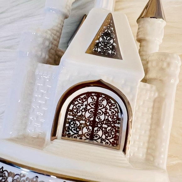 NEW Disney Fantasyland‎ Castle Figure - Picture 8 of 9